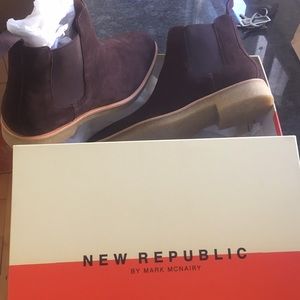 Men’s never been worn before Chelsea boots
